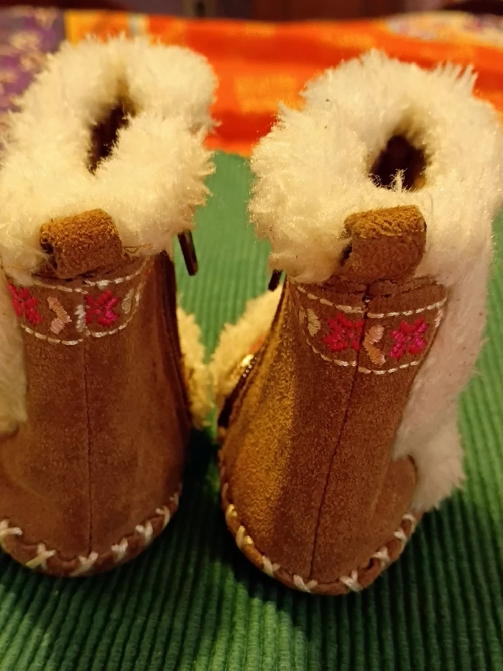 Cozy Brown Faux-Fur Lined Kids Boots with Pink Stitch Detail
